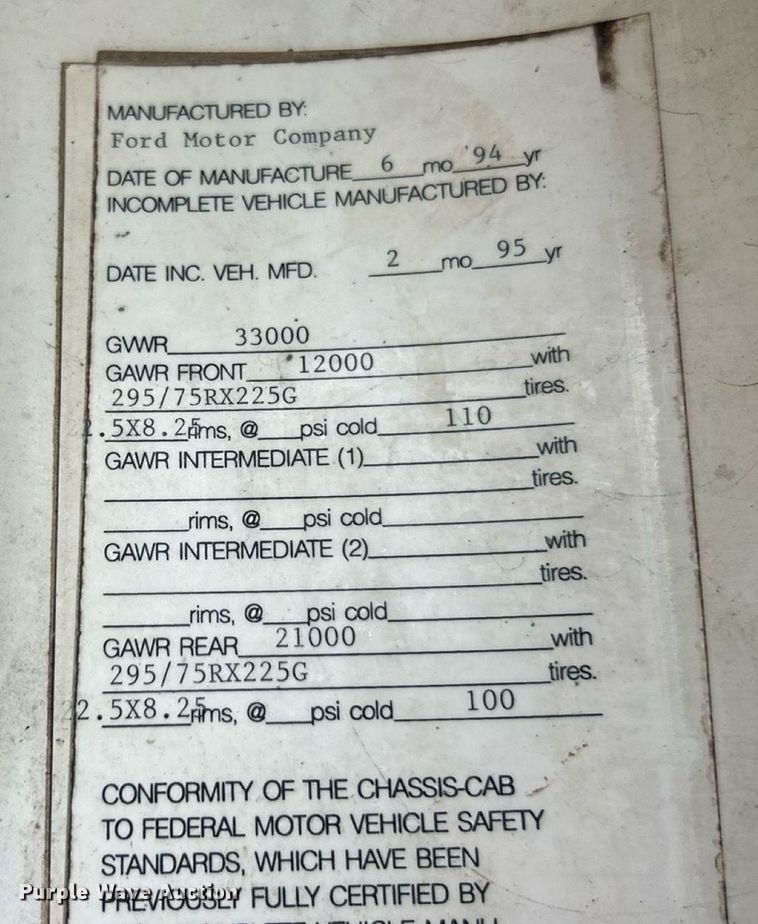 image for item ET3028 1995 Ford LN8000 tank truck