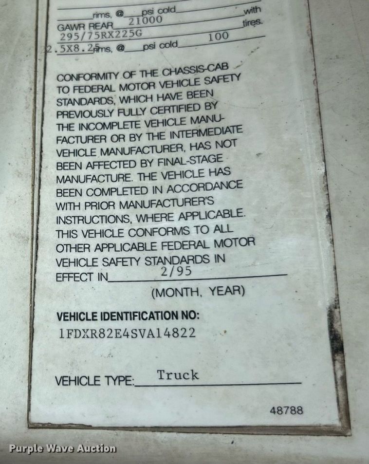 image for item ET3028 1995 Ford LN8000 tank truck