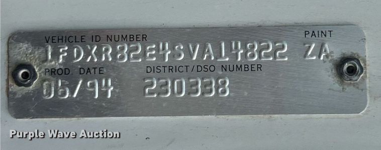 image for item ET3028 1995 Ford LN8000 tank truck