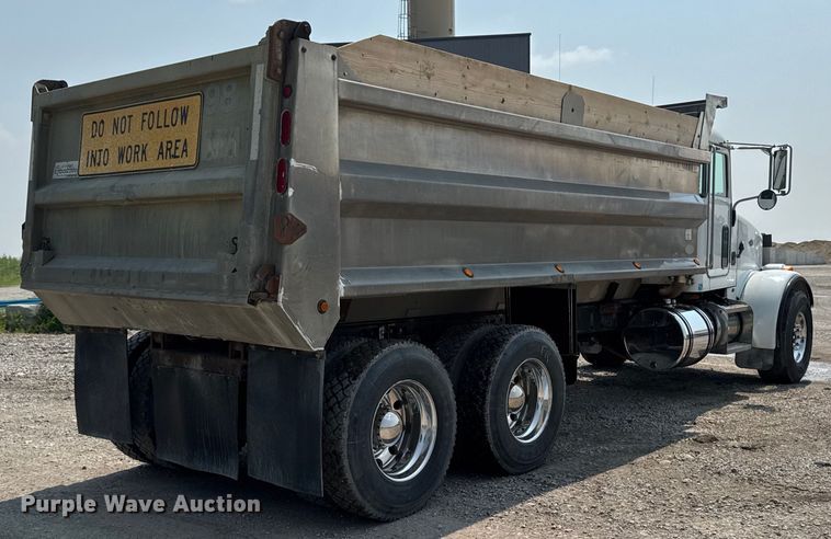 image for item ET8503 2005 Peterbilt 357 dump truck