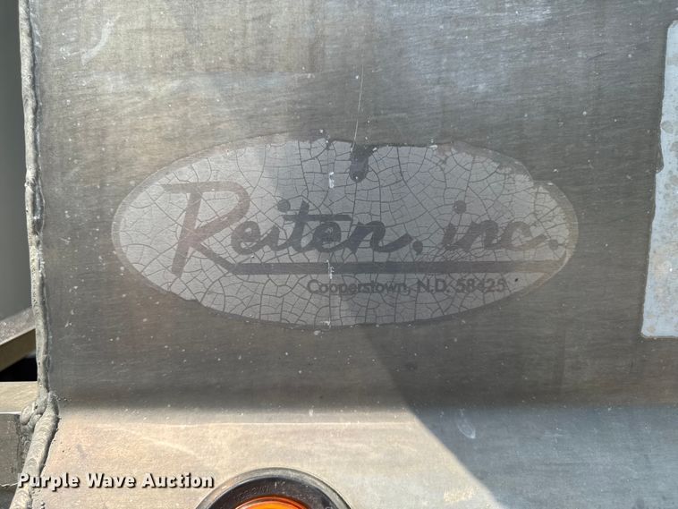 image for item ET8503 2005 Peterbilt 357 dump truck