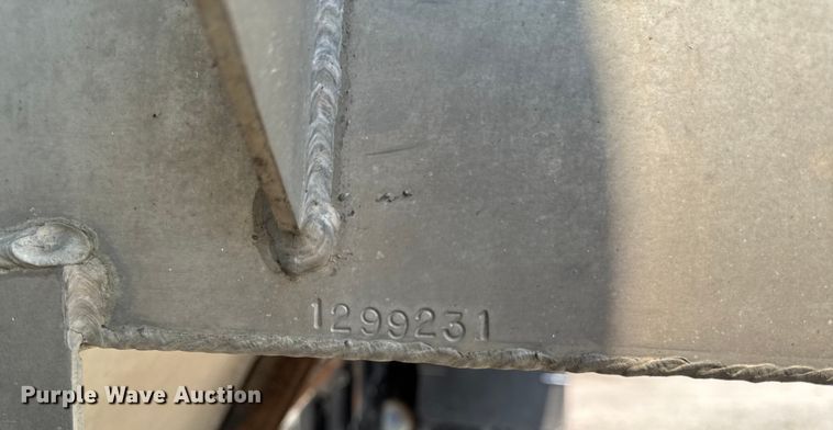 image for item ET8503 2005 Peterbilt 357 dump truck