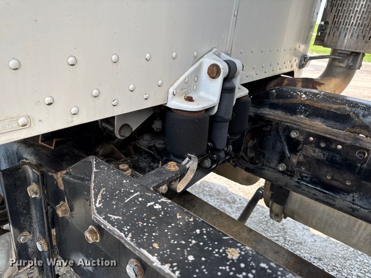 image for item ET8503 2005 Peterbilt 357 dump truck