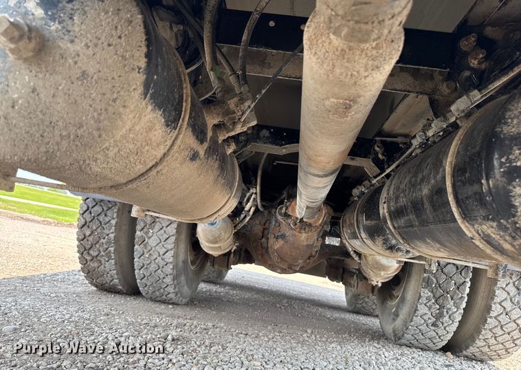 image for item ET8503 2005 Peterbilt 357 dump truck