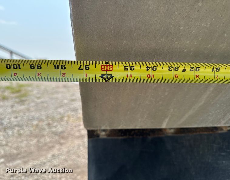 image for item ET8503 2005 Peterbilt 357 dump truck