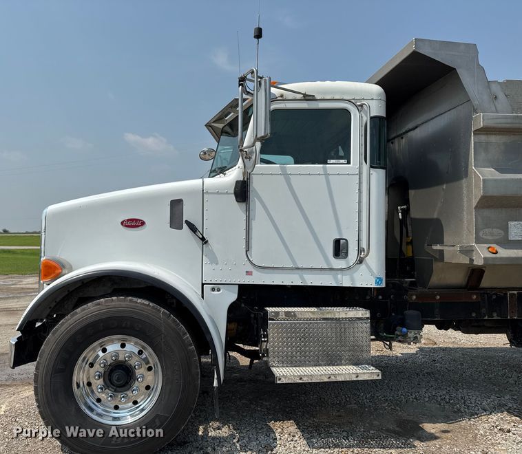image for item ET8503 2005 Peterbilt 357 dump truck