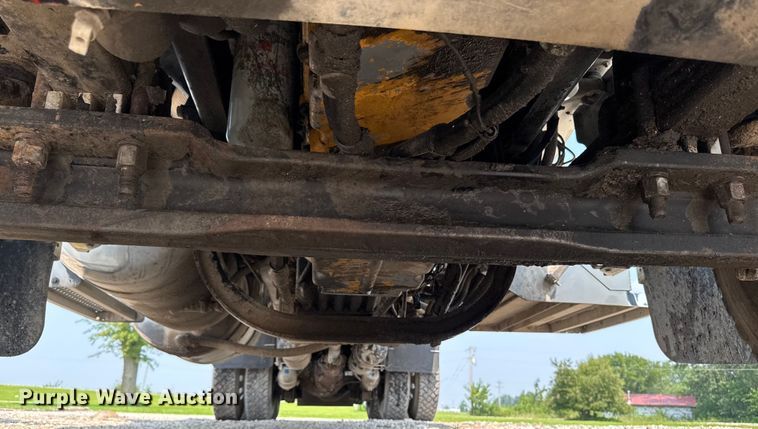 image for item ET8503 2005 Peterbilt 357 dump truck