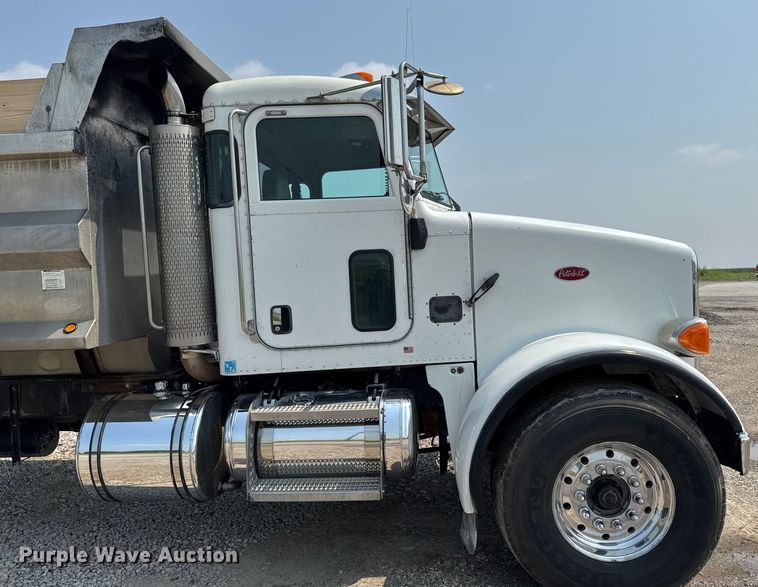 image for item ET8503 2005 Peterbilt 357 dump truck