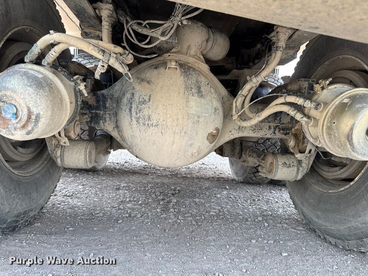 image for item ET8503 2005 Peterbilt 357 dump truck