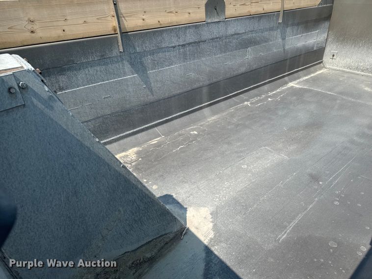 image for item ET8503 2005 Peterbilt 357 dump truck