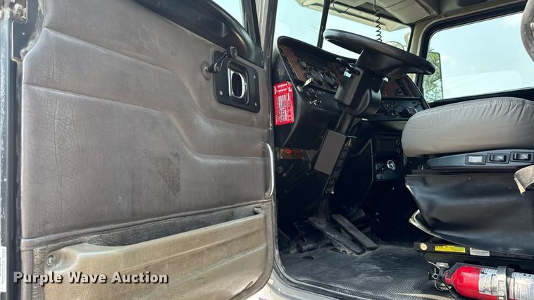 image for item ET8503 2005 Peterbilt 357 dump truck