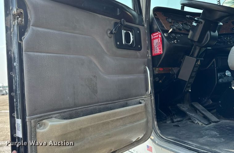 image for item ET8503 2005 Peterbilt 357 dump truck