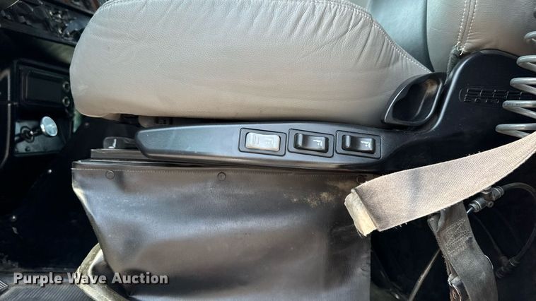 image for item ET8503 2005 Peterbilt 357 dump truck