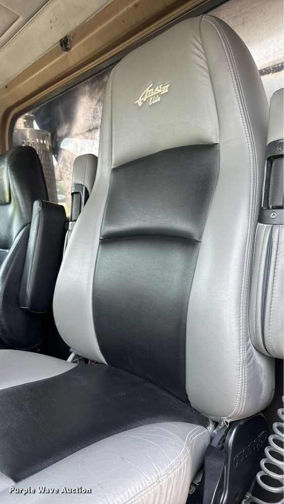 image for item ET8503 2005 Peterbilt 357 dump truck