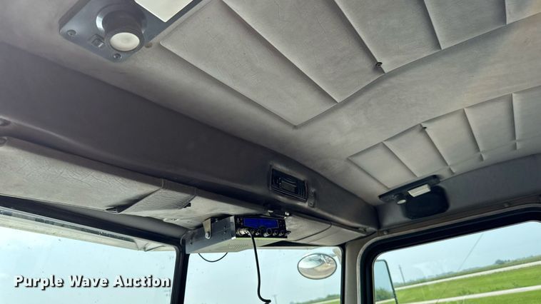 image for item ET8503 2005 Peterbilt 357 dump truck