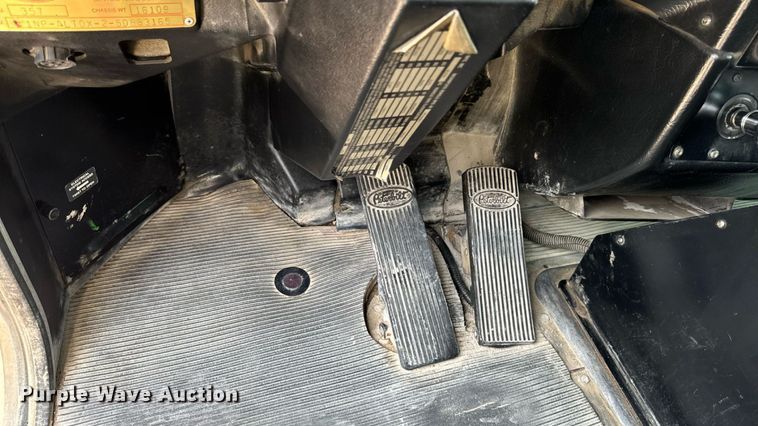 image for item ET8503 2005 Peterbilt 357 dump truck