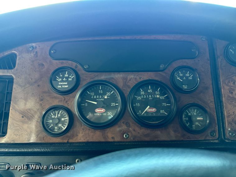 image for item ET8503 2005 Peterbilt 357 dump truck