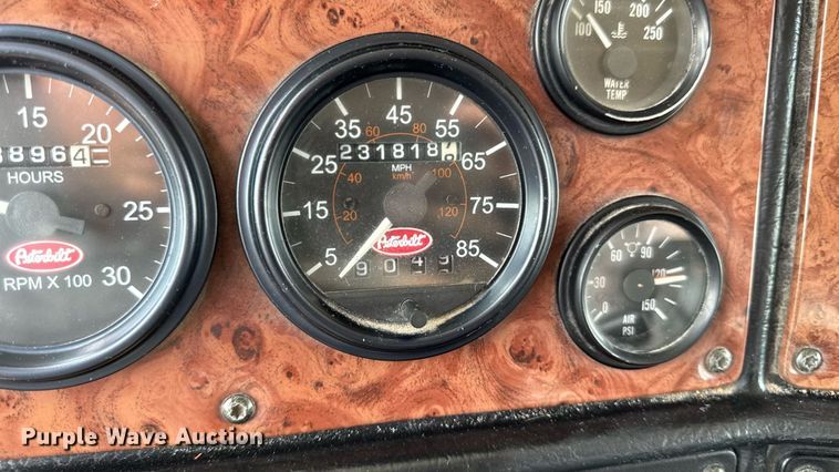 image for item ET8503 2005 Peterbilt 357 dump truck