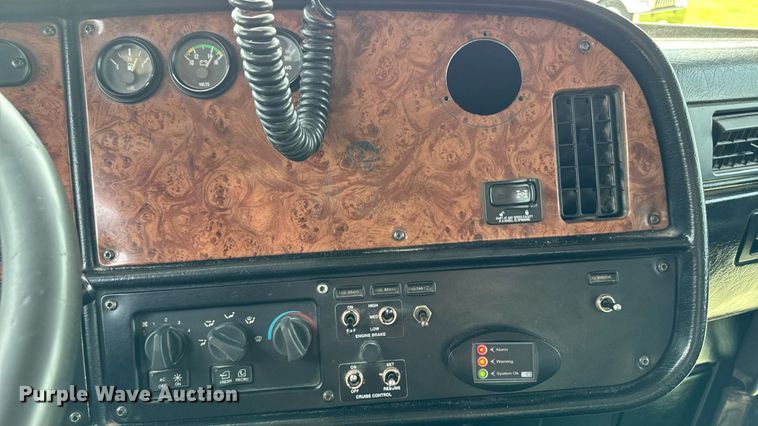 image for item ET8503 2005 Peterbilt 357 dump truck