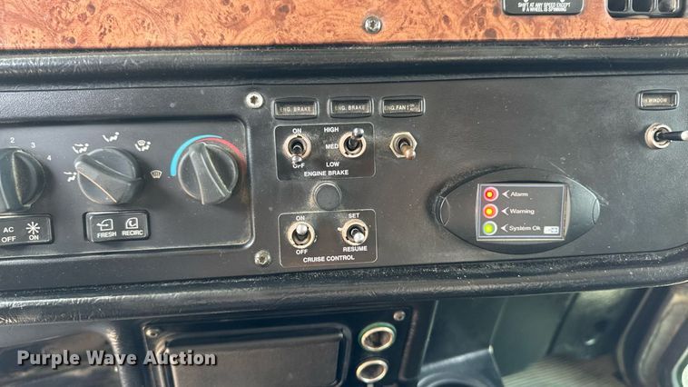 image for item ET8503 2005 Peterbilt 357 dump truck