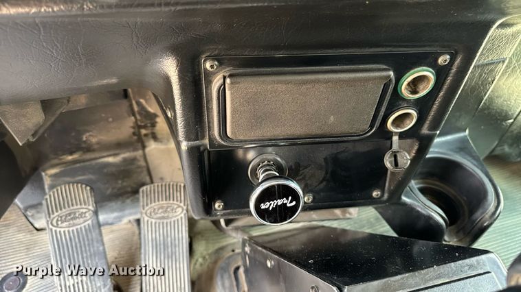 image for item ET8503 2005 Peterbilt 357 dump truck