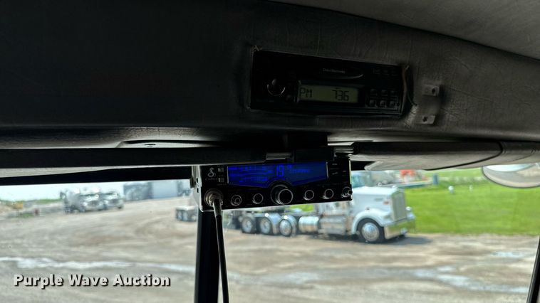 image for item ET8503 2005 Peterbilt 357 dump truck