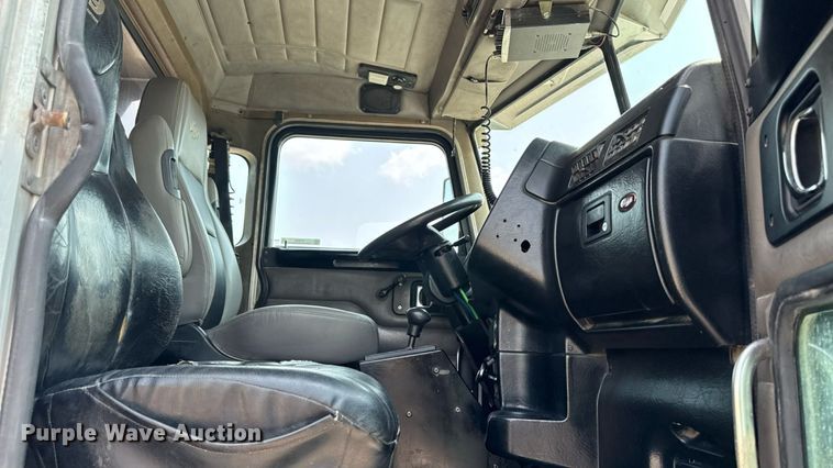 image for item ET8503 2005 Peterbilt 357 dump truck