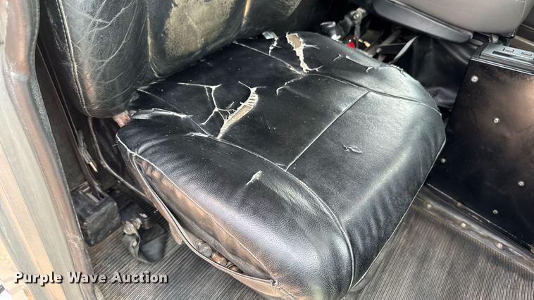 image for item ET8503 2005 Peterbilt 357 dump truck