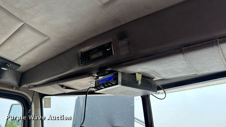 image for item ET8503 2005 Peterbilt 357 dump truck