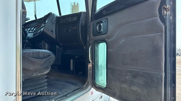 image for item ET8503 2005 Peterbilt 357 dump truck