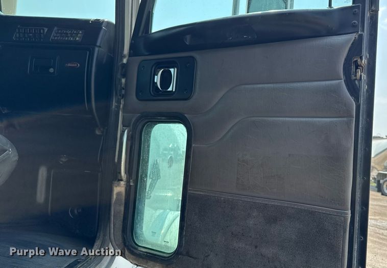 image for item ET8503 2005 Peterbilt 357 dump truck