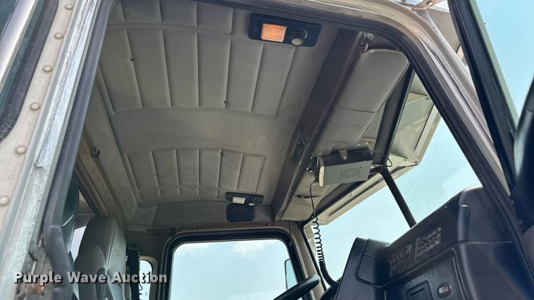 image for item ET8503 2005 Peterbilt 357 dump truck