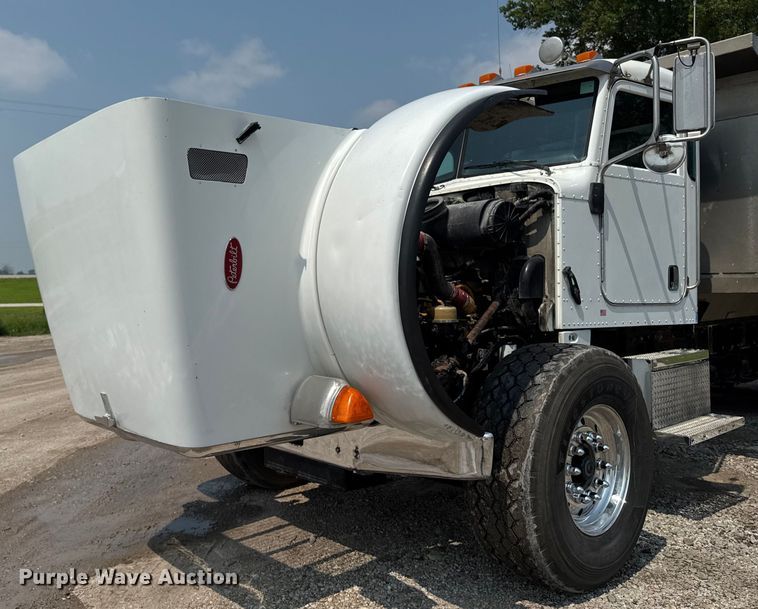 image for item ET8503 2005 Peterbilt 357 dump truck