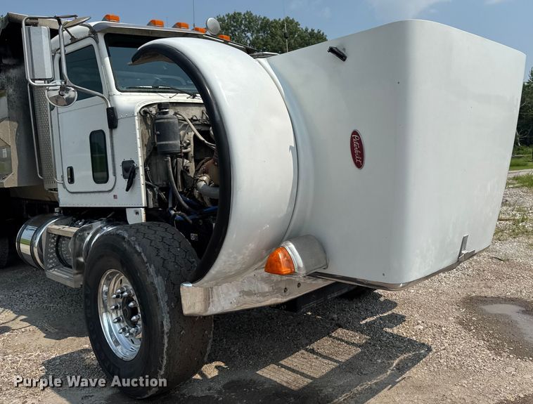 image for item ET8503 2005 Peterbilt 357 dump truck