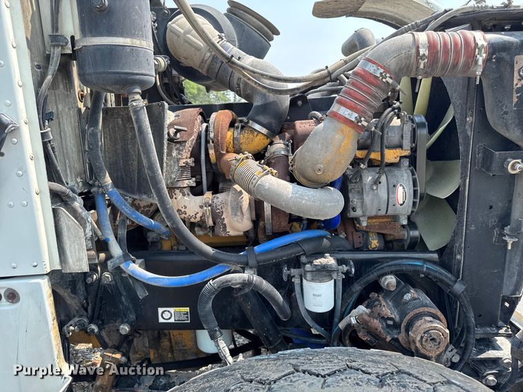 image for item ET8503 2005 Peterbilt 357 dump truck