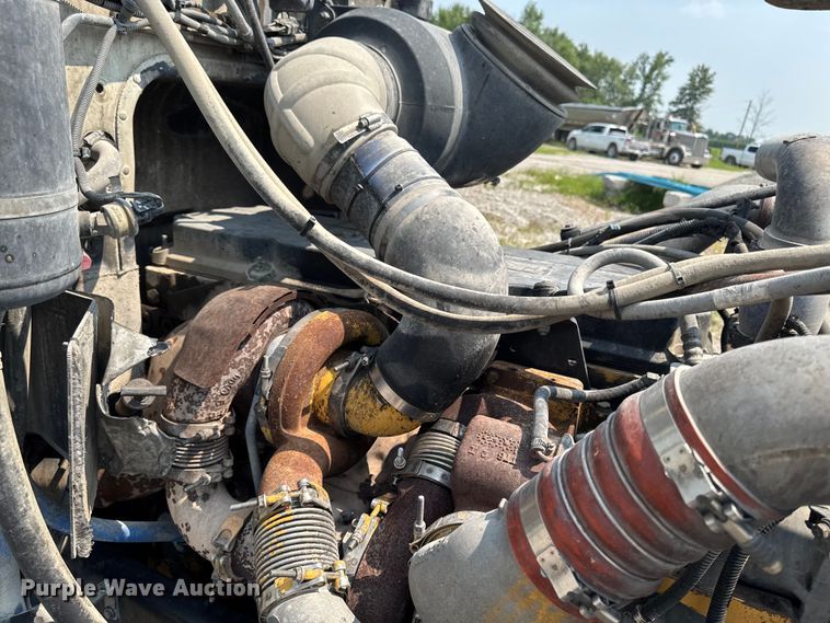 image for item ET8503 2005 Peterbilt 357 dump truck