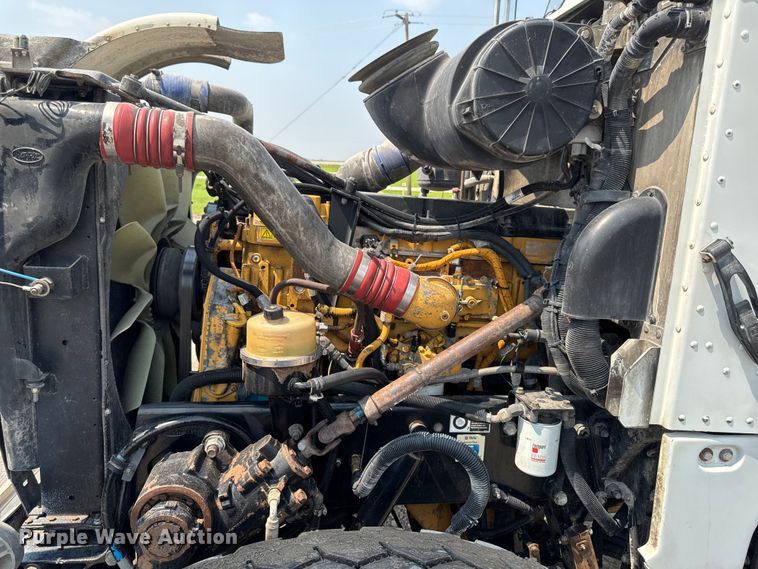 image for item ET8503 2005 Peterbilt 357 dump truck