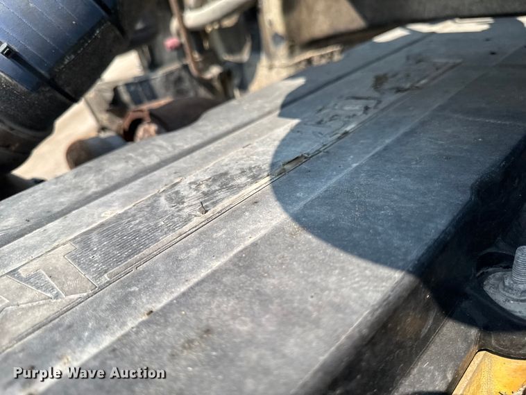 image for item ET8503 2005 Peterbilt 357 dump truck