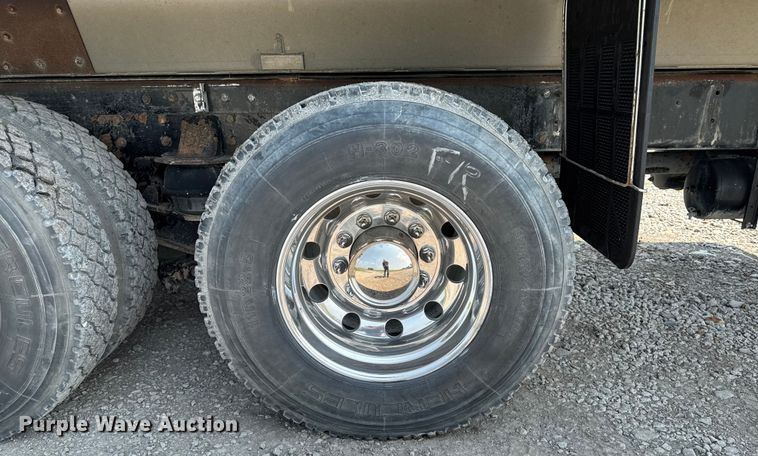 image for item ET8503 2005 Peterbilt 357 dump truck