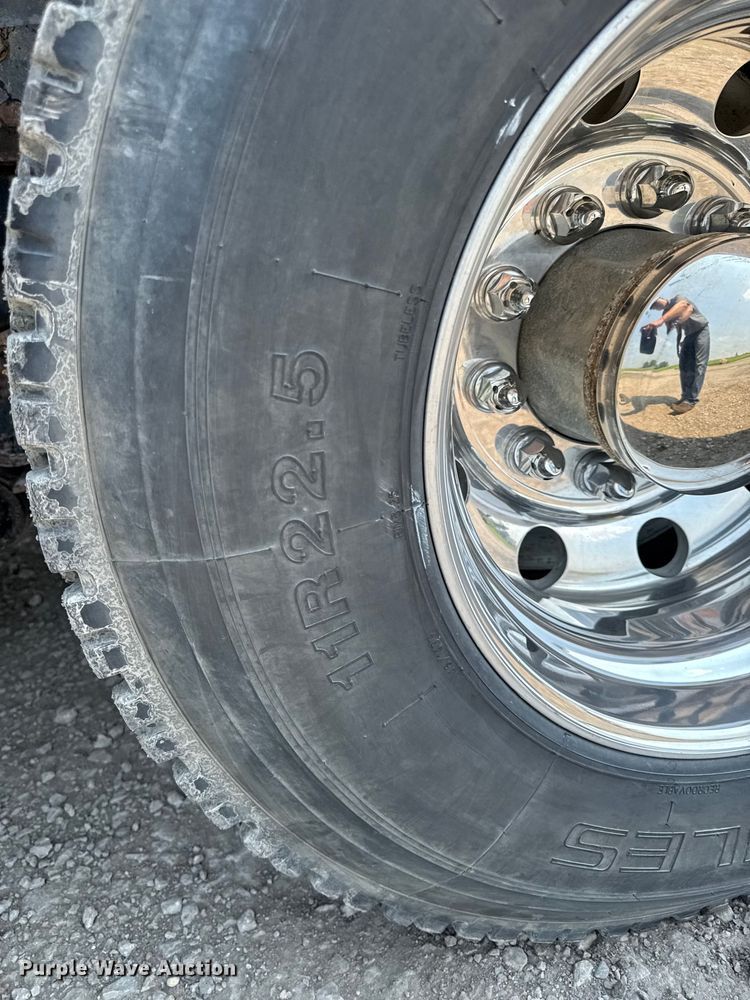 image for item ET8503 2005 Peterbilt 357 dump truck