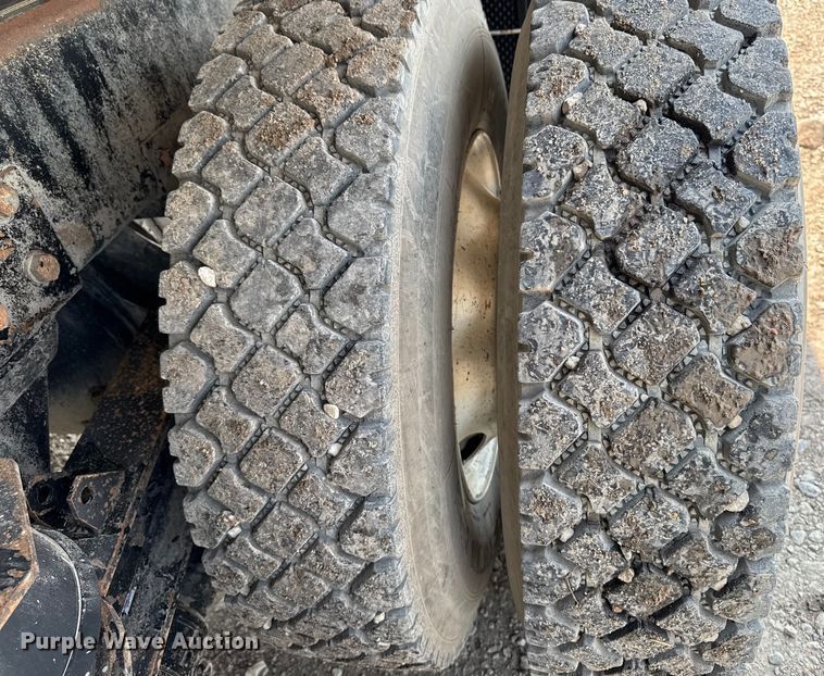 image for item ET8503 2005 Peterbilt 357 dump truck