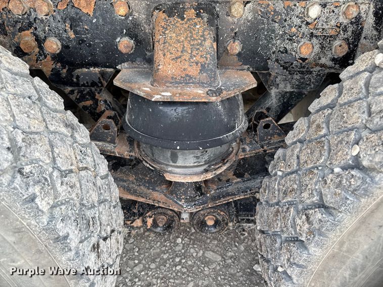 image for item ET8503 2005 Peterbilt 357 dump truck