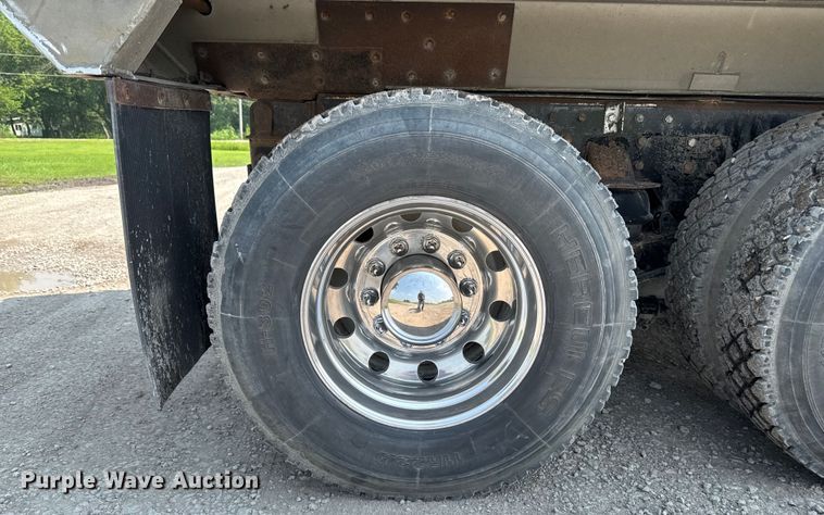 image for item ET8503 2005 Peterbilt 357 dump truck