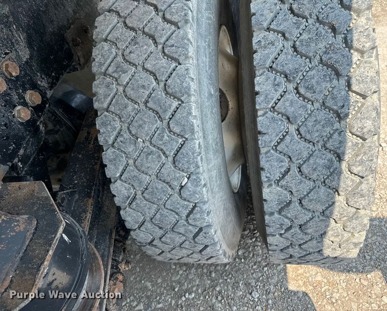 image for item ET8503 2005 Peterbilt 357 dump truck