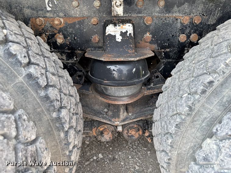 image for item ET8503 2005 Peterbilt 357 dump truck