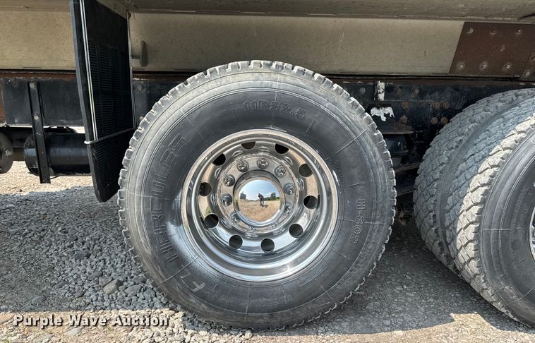 image for item ET8503 2005 Peterbilt 357 dump truck