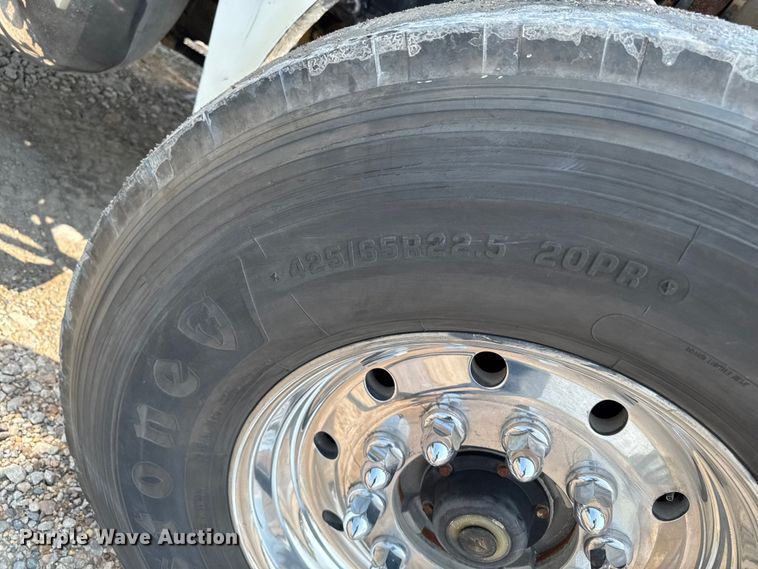 image for item ET8503 2005 Peterbilt 357 dump truck