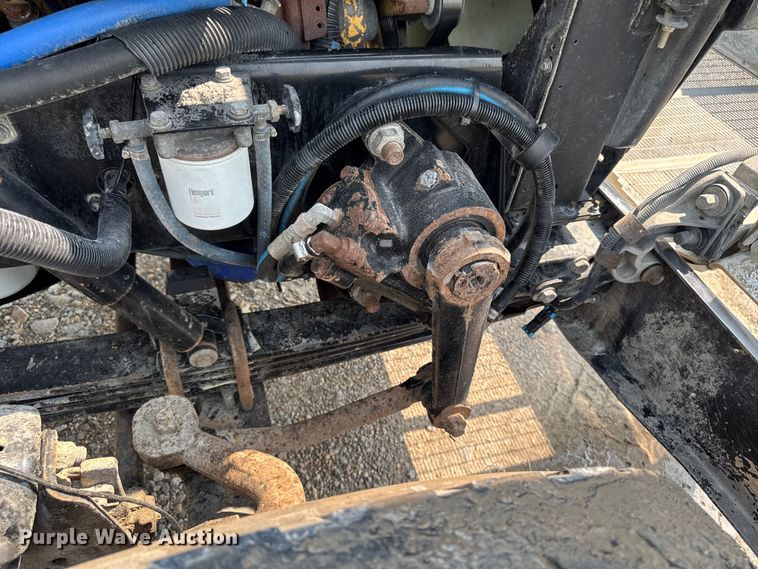 image for item ET8503 2005 Peterbilt 357 dump truck