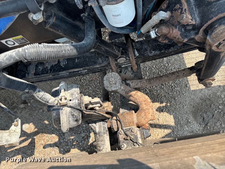 image for item ET8503 2005 Peterbilt 357 dump truck