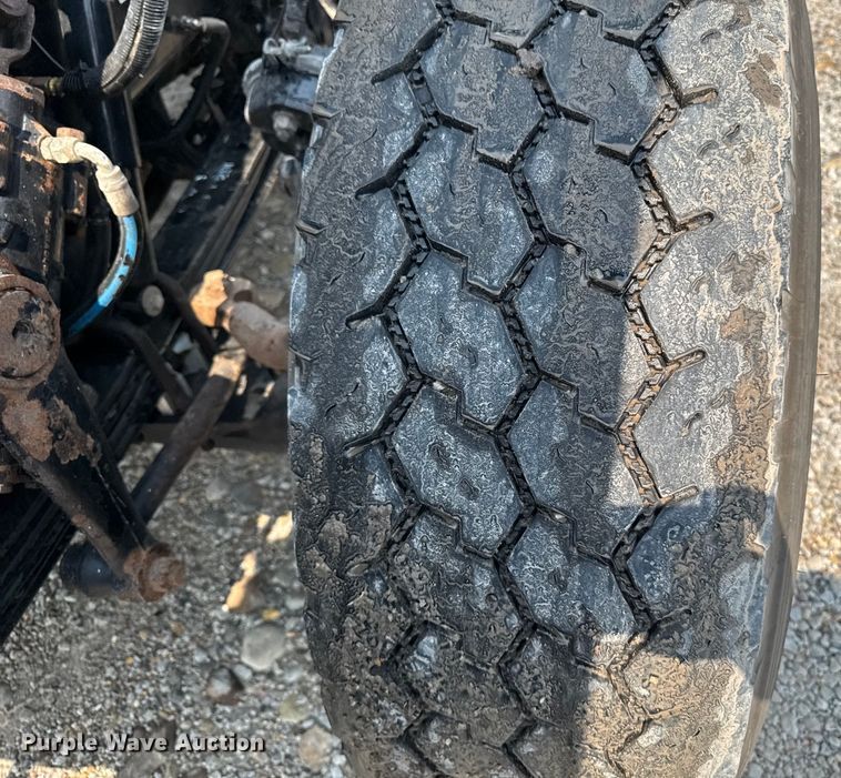 image for item ET8503 2005 Peterbilt 357 dump truck